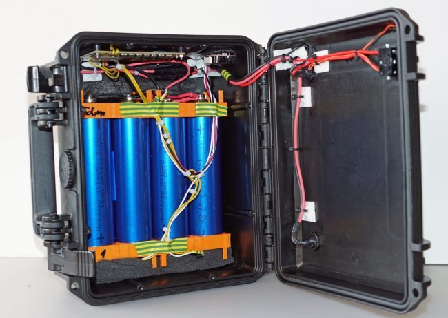 Final assembly of the fish finder battery case