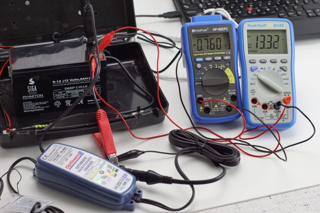 Fish finder batteries in a practical test