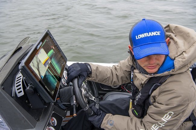 Lowrance HOOK7 Base Mid/High/DownScan Fishfinder/Chartplotter