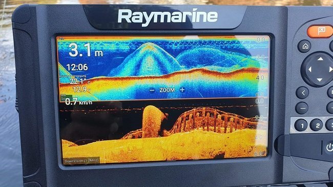 Raymarine-depth-finder-chartplotter-HyperVision